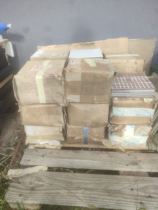 Płytki podłogowe i na sciane 15 paczek po 18 sztuk 0,72 m2 razem 11 m2