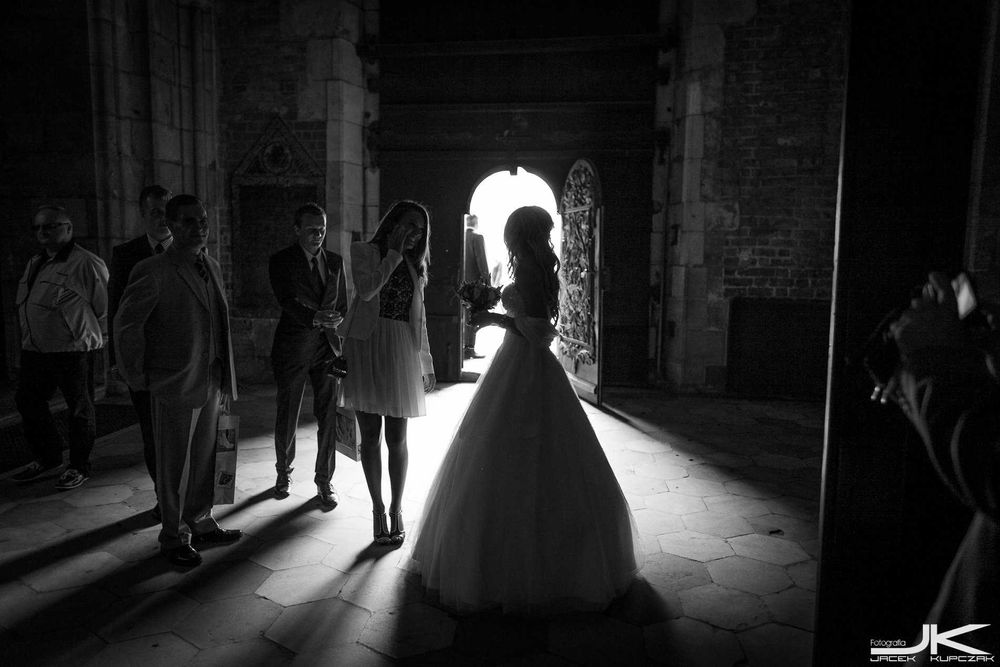 Zjawiskowa!! suknia ślubna typu księżniczka modelująca talię