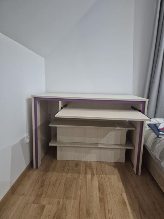 Sprzedam Biurko  z wysuwana półką