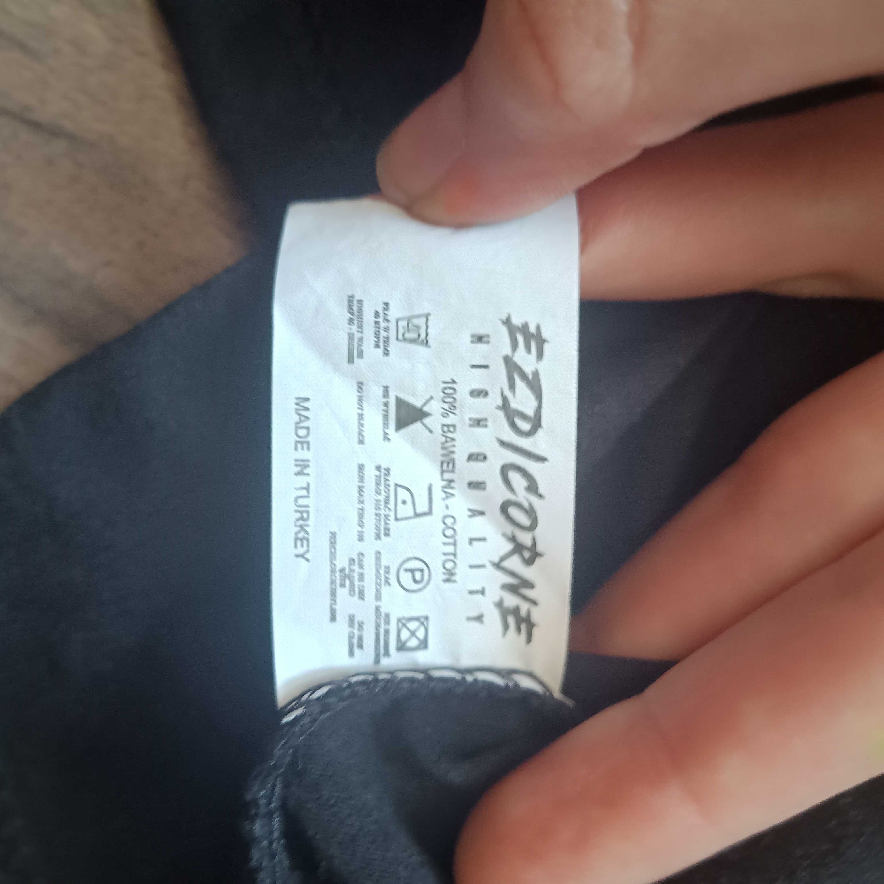 Czarna koszulka z wilkiem, rozmiar M, firma Ezdicorne, Style Denim