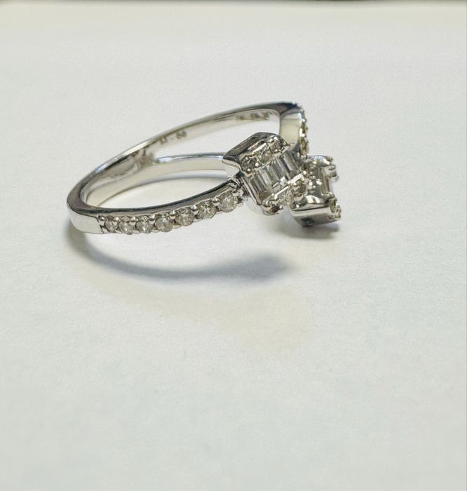 Золотое кольцо с бриллиантами