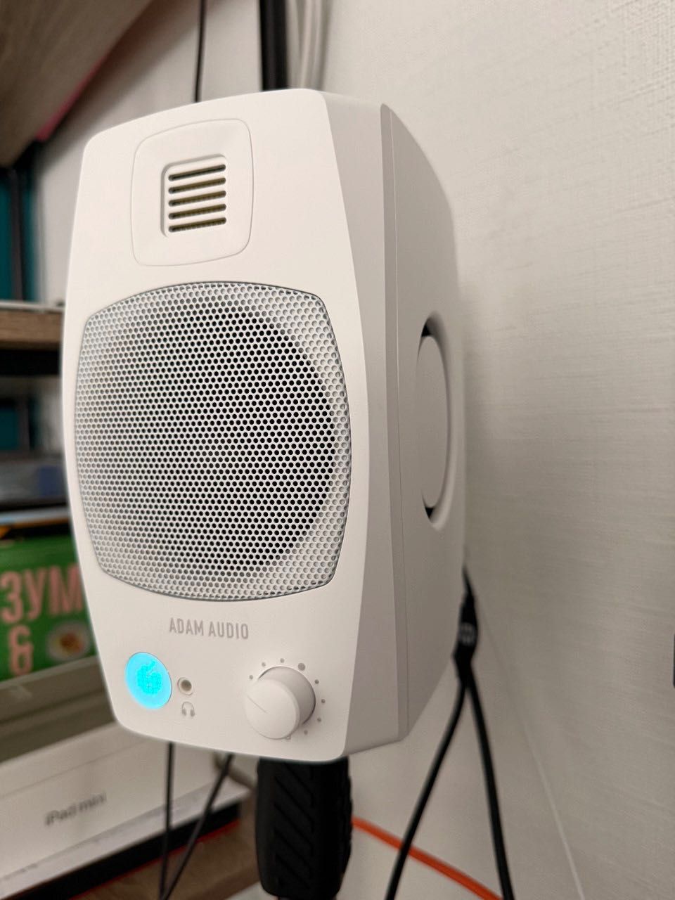 Студіні монітори Adam Audio D3V