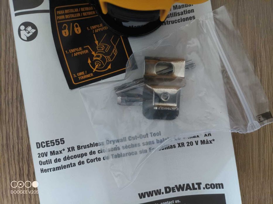Dewalt DCE555 20V MAX Drywall Cut out Tool