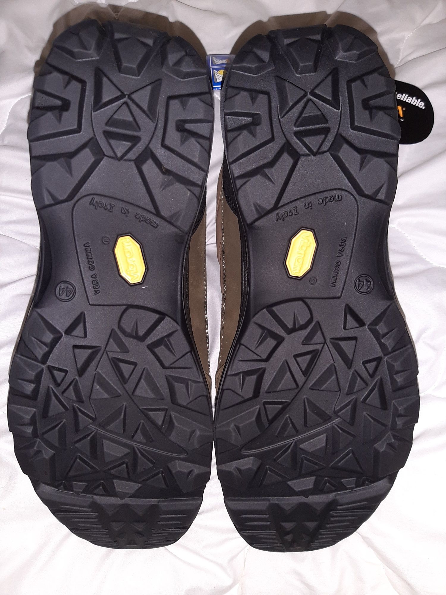 Продам чоботи GRISPORT,подошва VIBRAM,р.44,нубукові,коричневі.