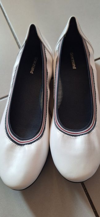 Sprzedam białe baleriny 39 r