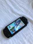 Sprzedam psp stan bdb 2004 + karta 4gb + gry + kabel do ladowania