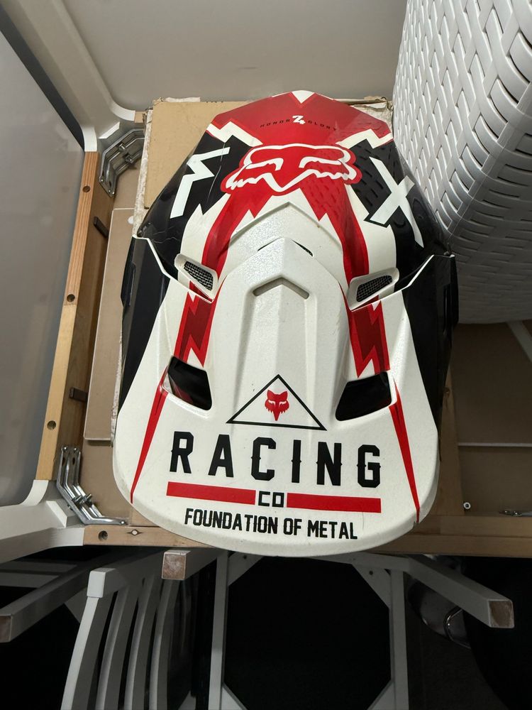 colete integral e capacete motocross