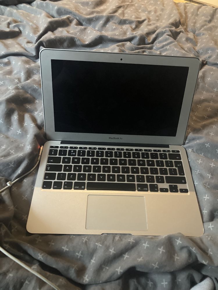 MacBook Air 11 / 2011r / 60 GB w pełni sprawny