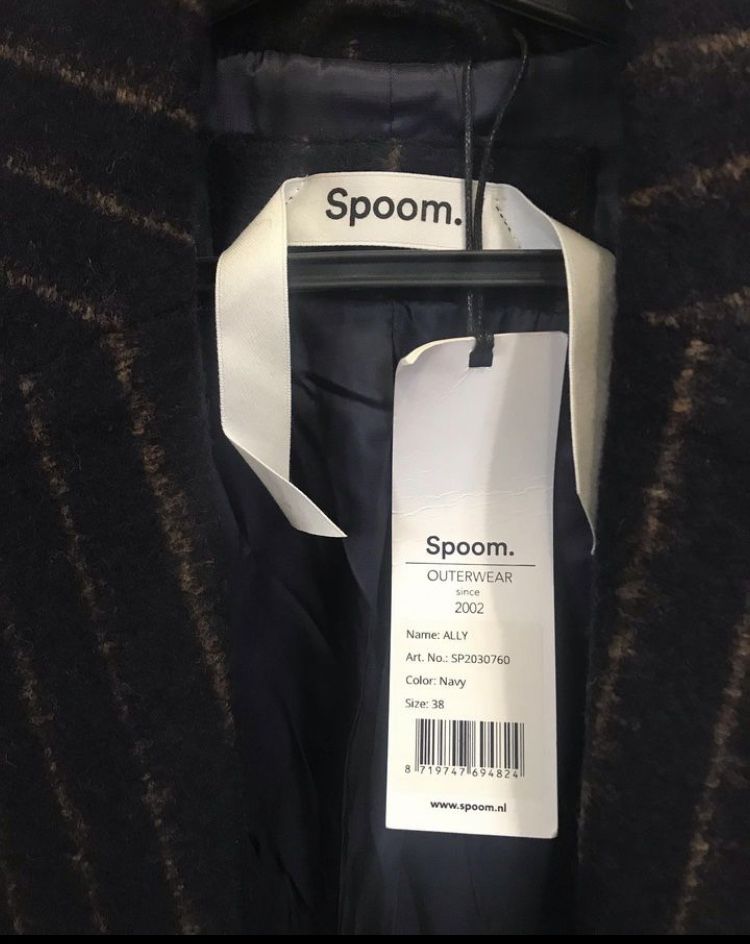 Шерстяное пальто фирмы Spoom, размер М