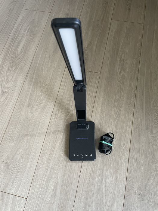 Lampka Led z ładowarką indukcyjną marki Blow