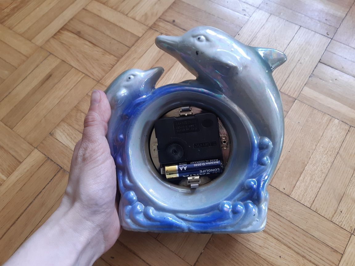 Stary zegar porcelana delfiny
