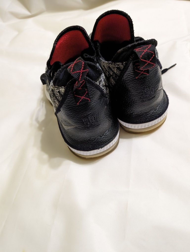 Кросівки Nike LeBron 16  44р. 28.5см original  відмінний стан