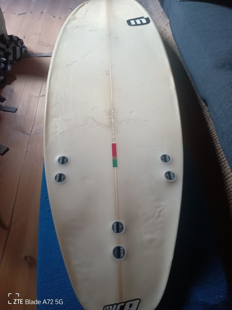 Prancha de surf com defeito