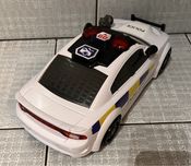Auto Policja duże auto świeci