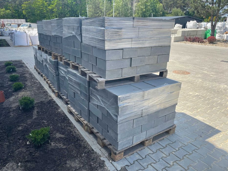 Bloczek fundamentowy, Bloczek betonowy B20