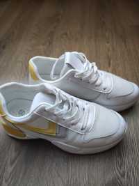 Buty sportowe damskie