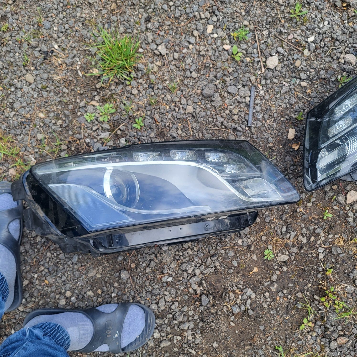 Lampy lewa prawa reflektory ksenonowe led przod audi Q5 8R (modele z l