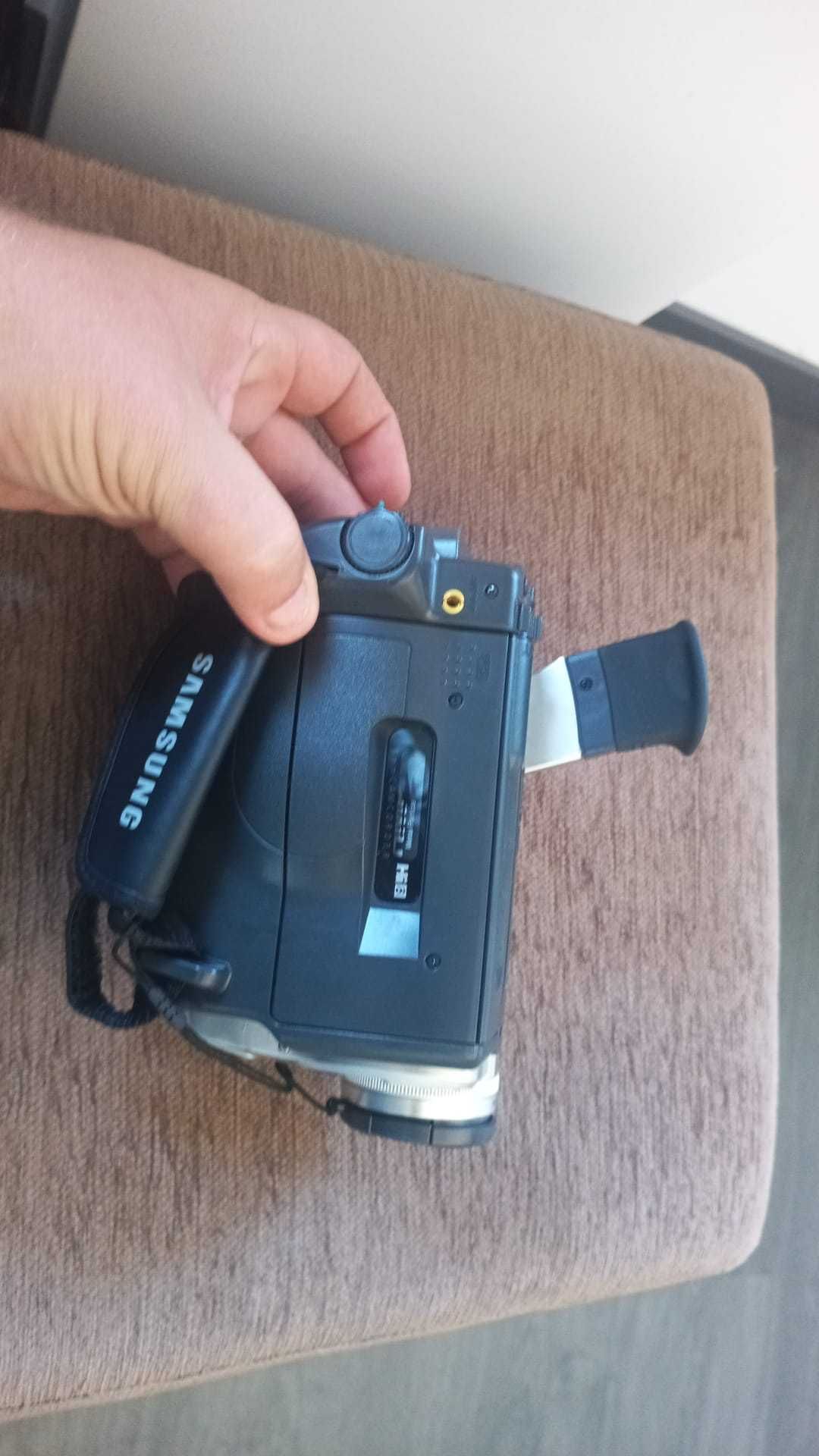 Câmara / Maquina de Filmar Cassete -  Marca SAMSUNG Modelo VP-W70 HI 8