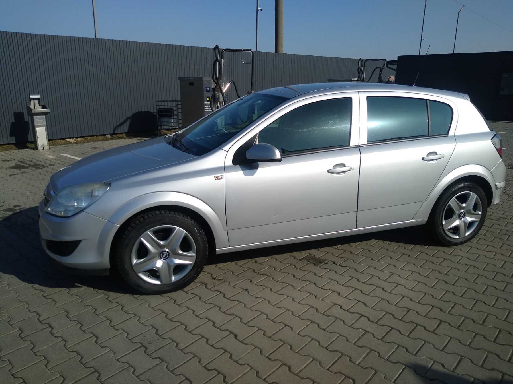 Продам авто Opel Astra H 1.6 бенз 2008