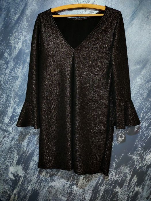 Piękna błyszcząca sukienka