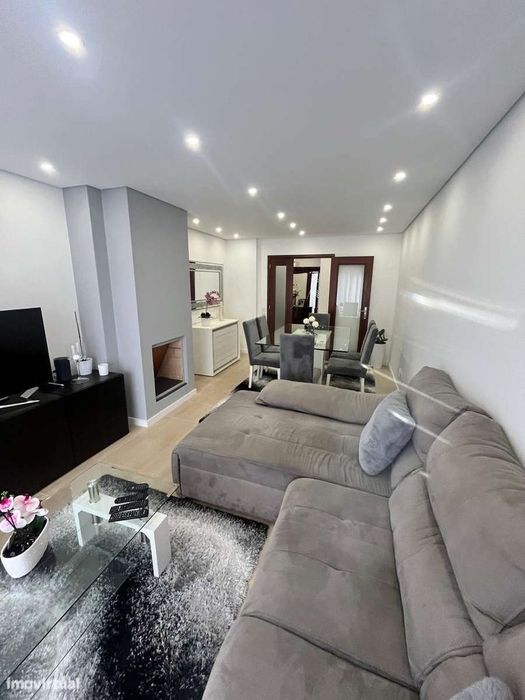 Apartamento T 3 em bom estado próximo Praia vila Cha