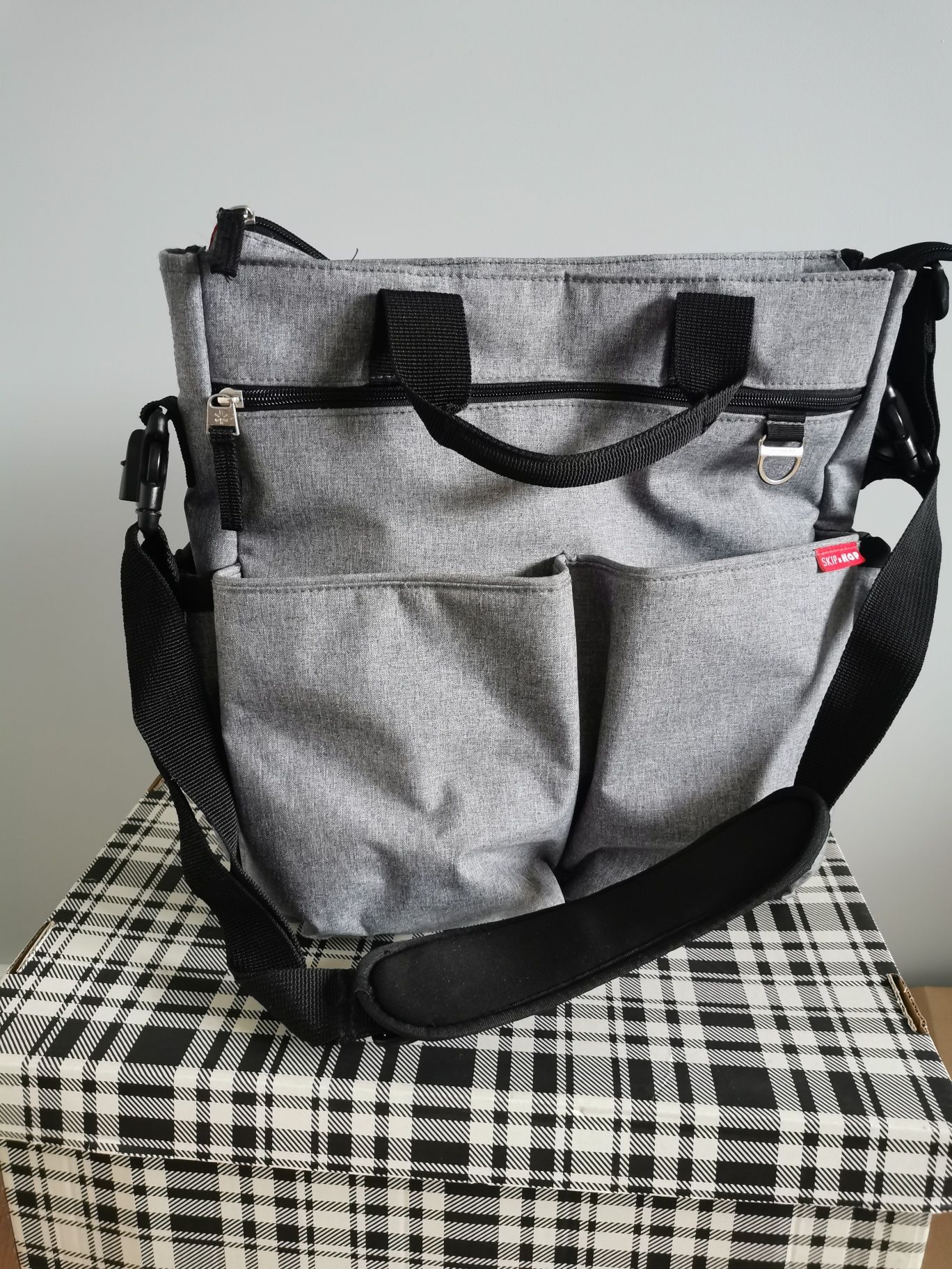 Torba SKIP HOP Duo Signature, Szara
Przestronna, pojemna
