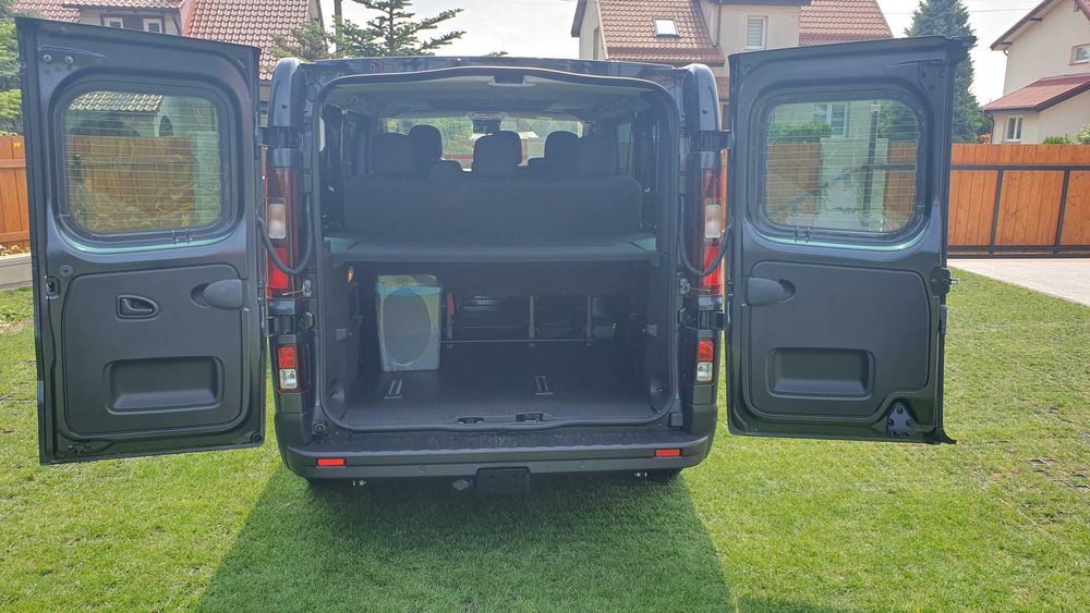 Wynajem,wypożyczalnia bus samochód 9 osobowy NOWY Renault Trafic