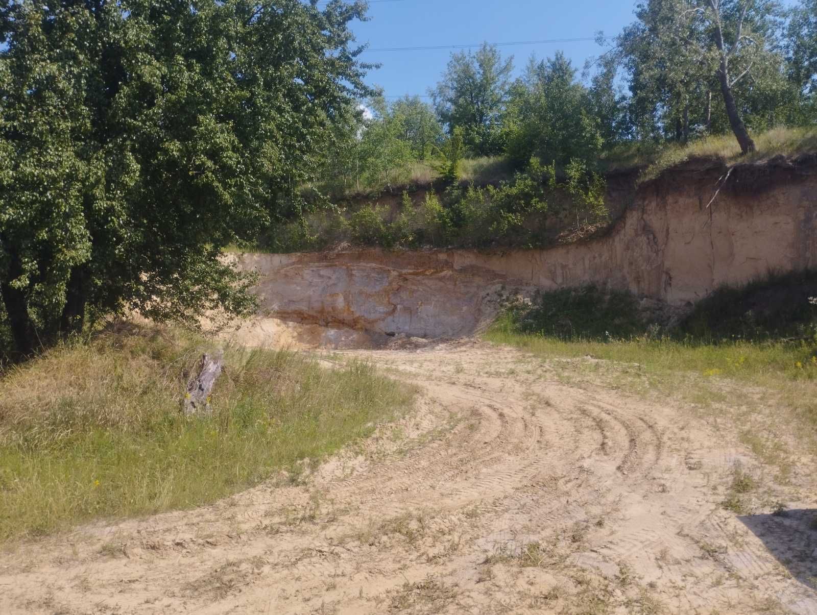 Продам земельну ділянку в с. Хотів, вул. Незалежності під будівництво