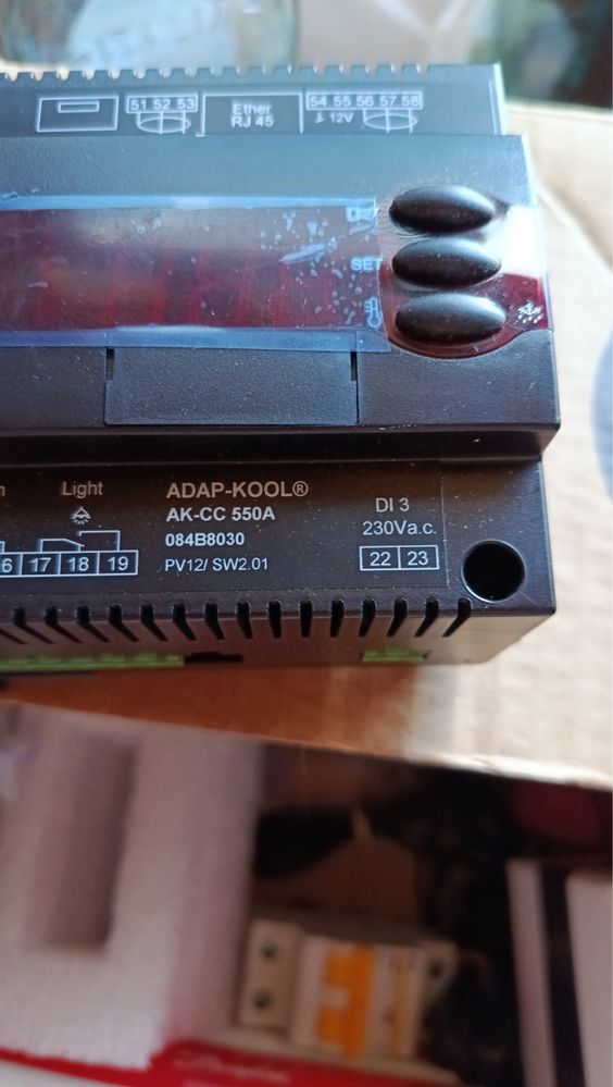 Продам контроллер Danfoss AK-CC 550A