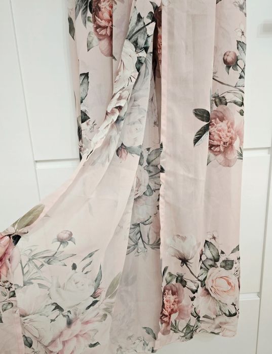 Śliczna sukienka maxi w kwiatowym princie w rozmiarze 36/S