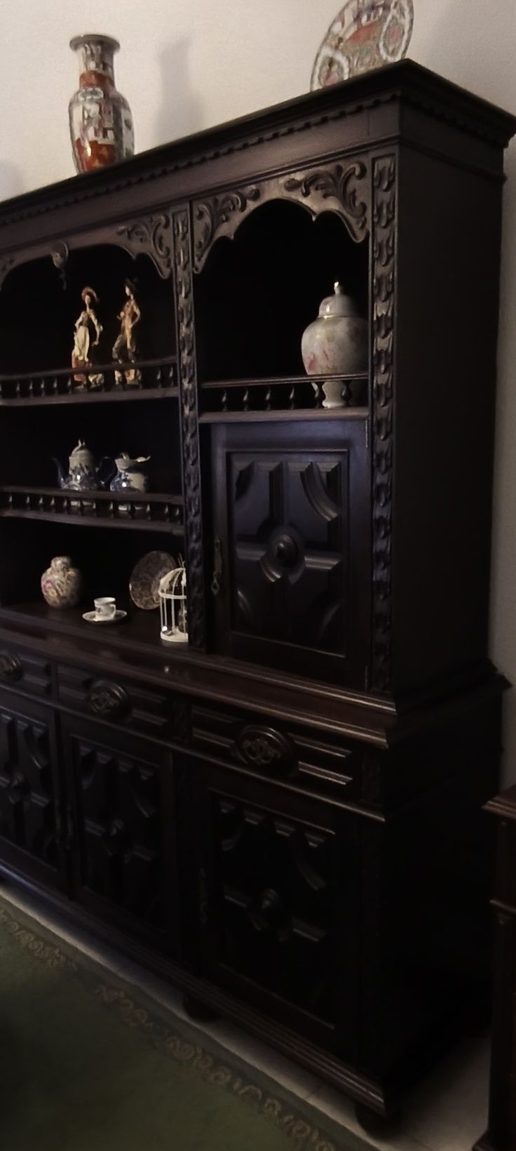 Mobilia de sala de jantar, modelo século XVII