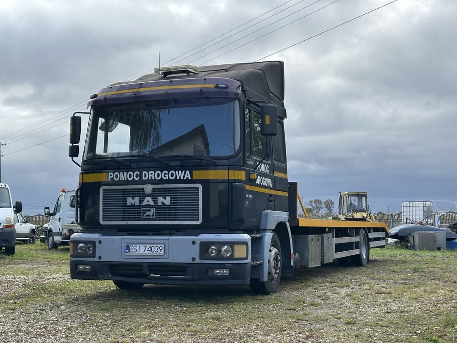 Samochód ciężarowy laweta MAN 13.224