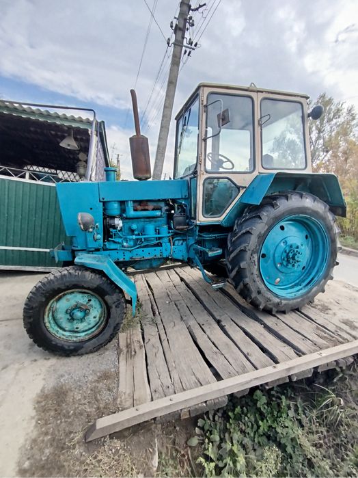 Продам трактор ЮМЗ-6 в хорошем состоянии, есть плуг, культиватор, 2ПТС