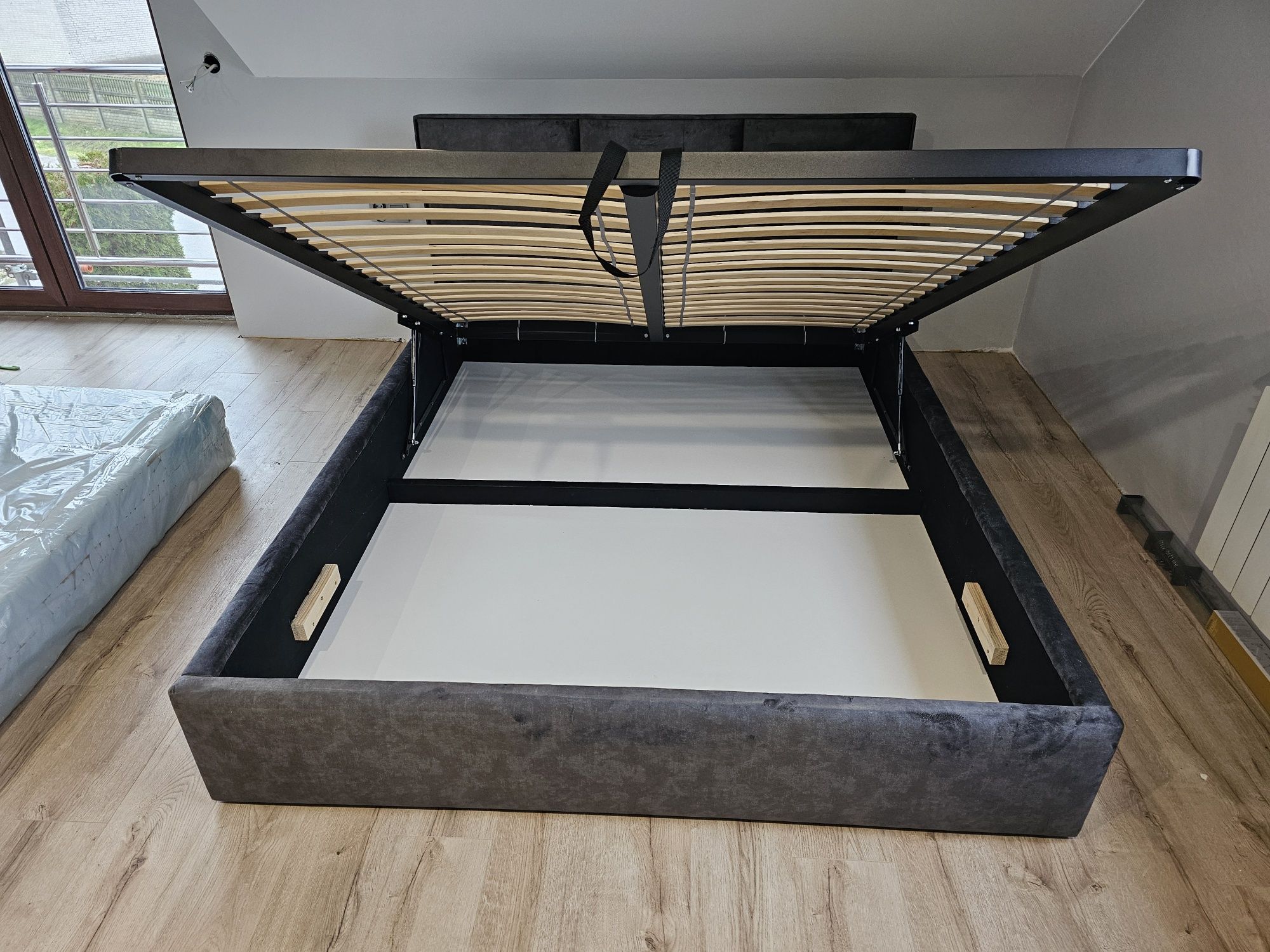 Łóżka panelowe i materace prosto od producenta