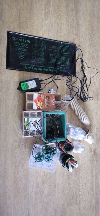 Zestaw małego ogrodnika, mata grzewcza, mini szklarnie.