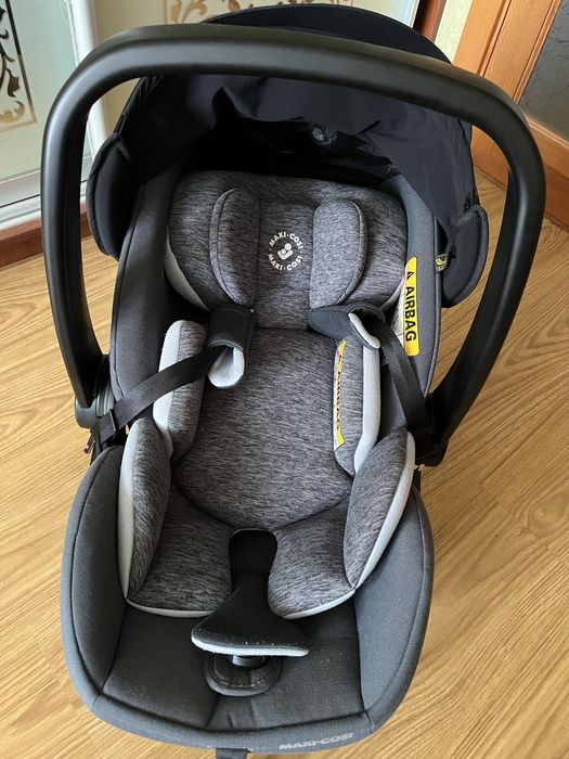 Автолюлька Maxi Cosi 0-12міс. З базою в комплекті. Isofix