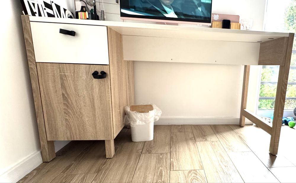 Duże stabilne biurko