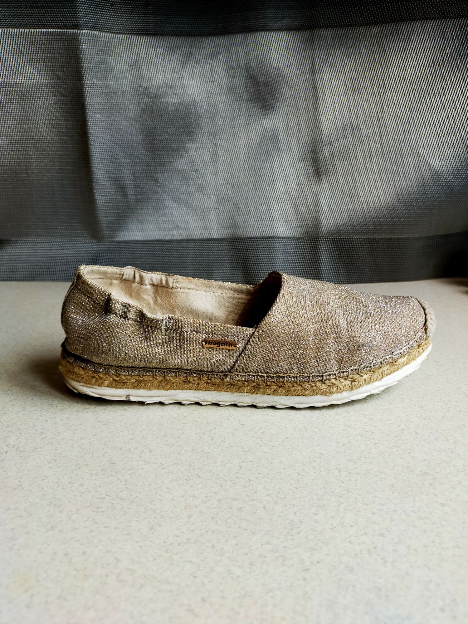 Buty espadryle Bugatti złote 38