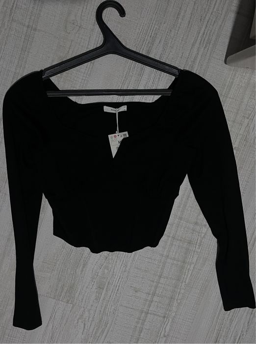 Чорний топ з корсетними вставками