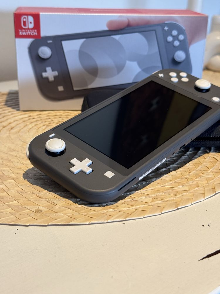 Nintendo Switch Lite + Animal Crossing | Como nova