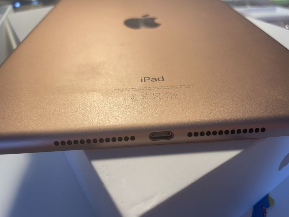 iPad Apple 9.7 2018 super stan+ case+ oryginalne pudełko