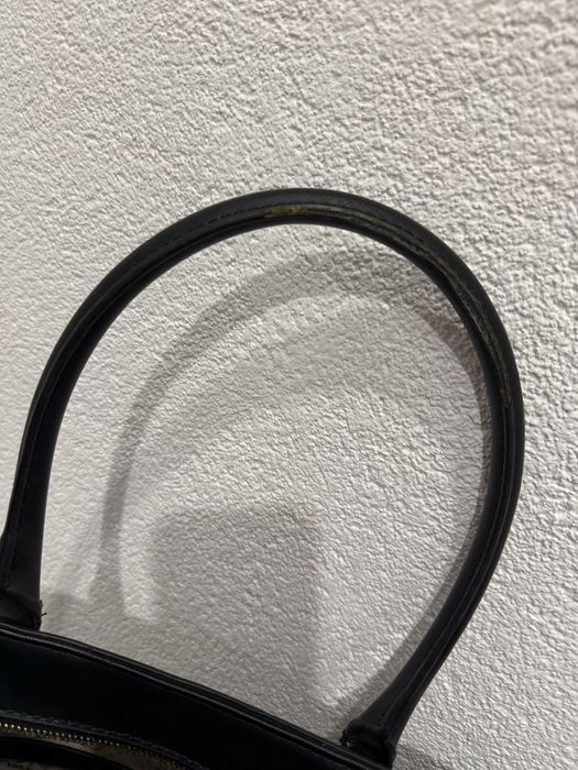 Стильна чорна жіноча сумка Guess