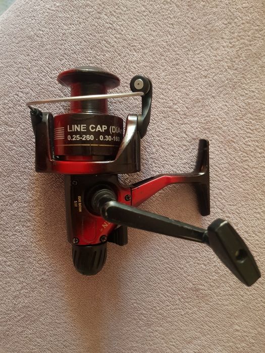 kołowrotki wędkarski Galloper 903, Golden 2000.