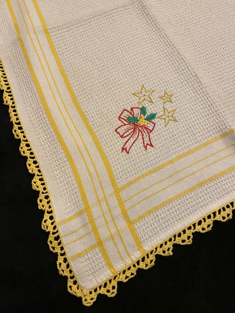 Pano de cozinha com renda em crochet