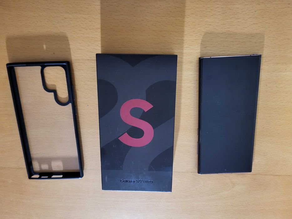 smartfon  Galaxy S22 ultra z rysikiem 12G/256G