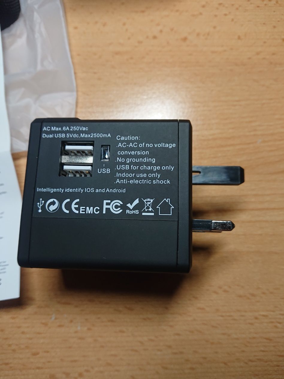 Adapter podróżny przejściówka UK USA EUROPA USB wielofunkcyjny Etui