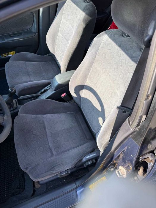 Toyota Corolla liftback 2001 года в хорошем состоянии