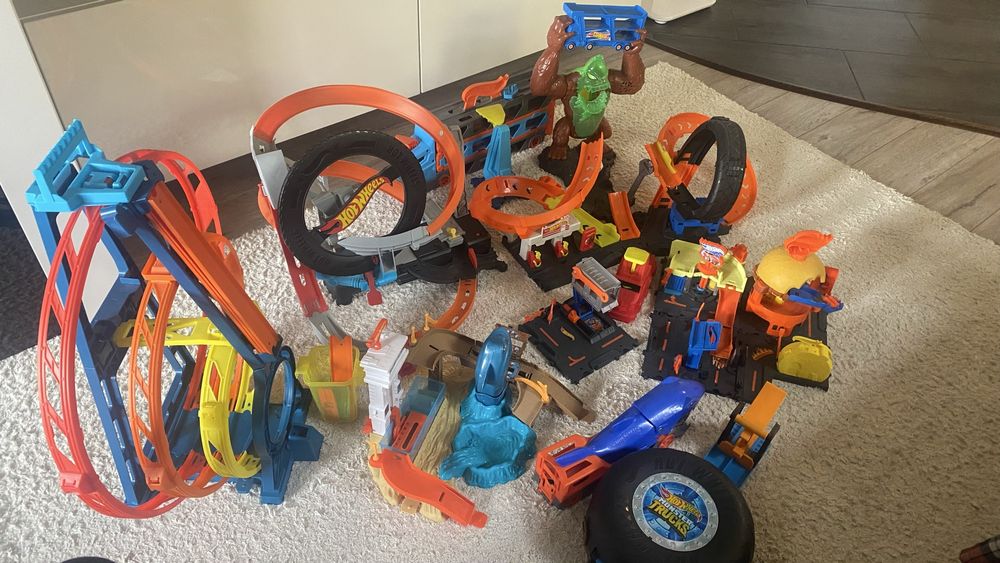 Продам HotWheels