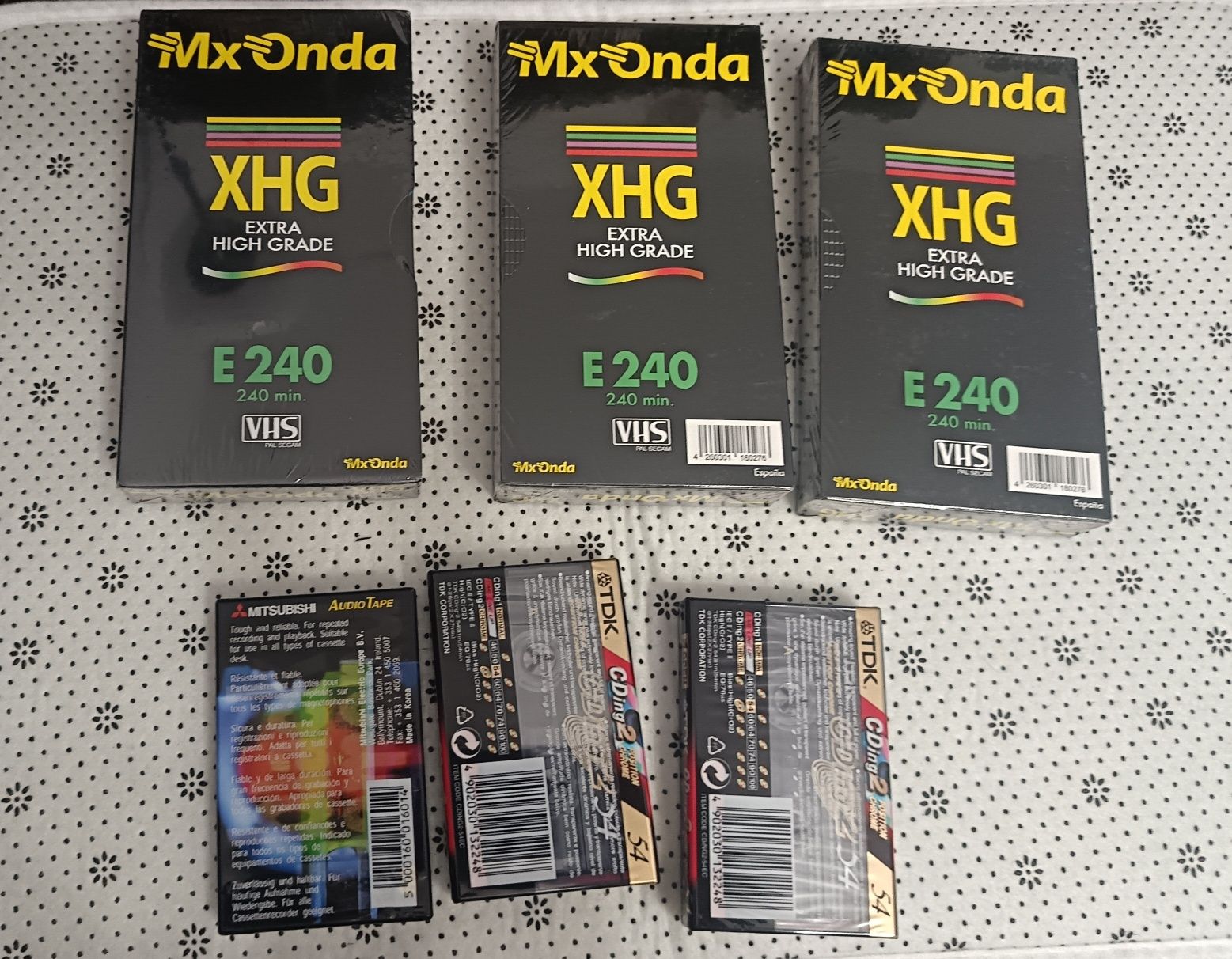 Conjunto de cassetes VHS e áudio