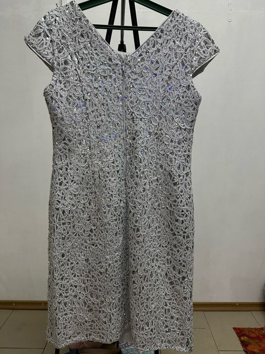 Сукня в паєтках